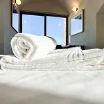 Unique Sunny Penthouse W/ Ac In The City's Heart *