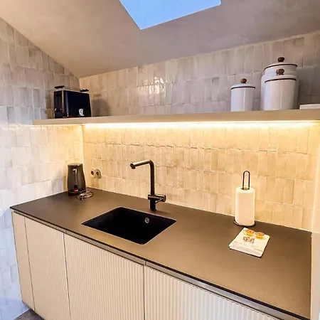 Unique Sunny Penthouse W/ Ac In The City's Heart Appartamento