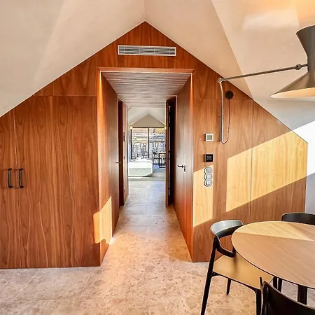 Unique Sunny Penthouse W/ Ac In The City's Heart Daire *