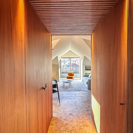 Daire Unique Sunny Penthouse W/ Ac In The City's Heart