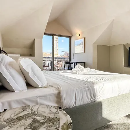 Unique Sunny Penthouse W/ Ac In The City's Heart Daire