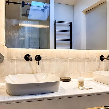 Daire Unique Sunny Penthouse W/ Ac In The City's Heart *