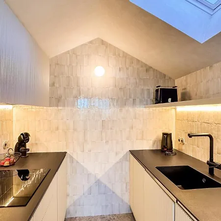 Unique Sunny Penthouse W/ Ac In The City's Heart Daire