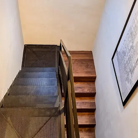 Unique Sunny Penthouse W/ Ac In The City's Heart