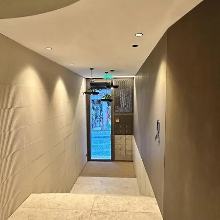 Unique Sunny Penthouse W/ Ac In The City's Heart Daire
