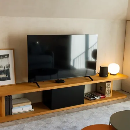 Unique Sunny Penthouse W/ Ac In The City's Heart Daire *
