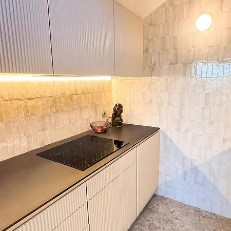 Unique Sunny Penthouse W/ Ac In The City's Heart Appartamento