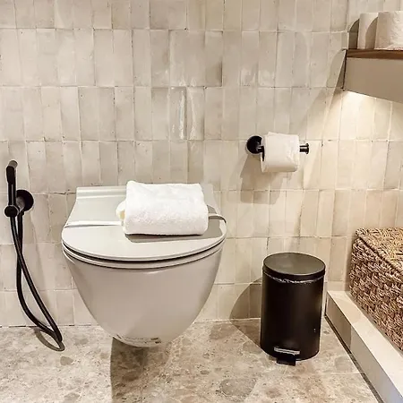 Unique Sunny Penthouse W/ Ac In The City's Heart Appartamento