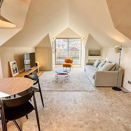 Unique Sunny Penthouse W/ Ac In The City's Heart