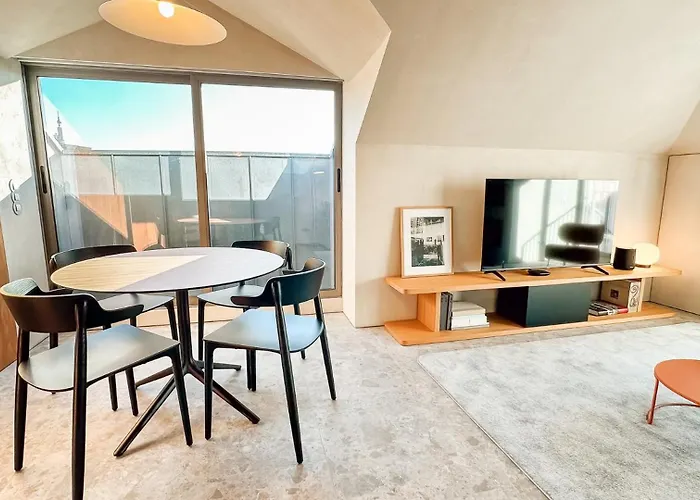 Unique Sunny Penthouse W/ Ac In The City's Heart 아파트 포르투