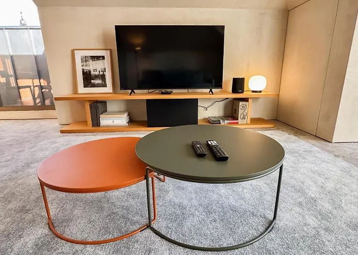 Unique Sunny Penthouse W/ Ac In The City's Heart 아파트 *