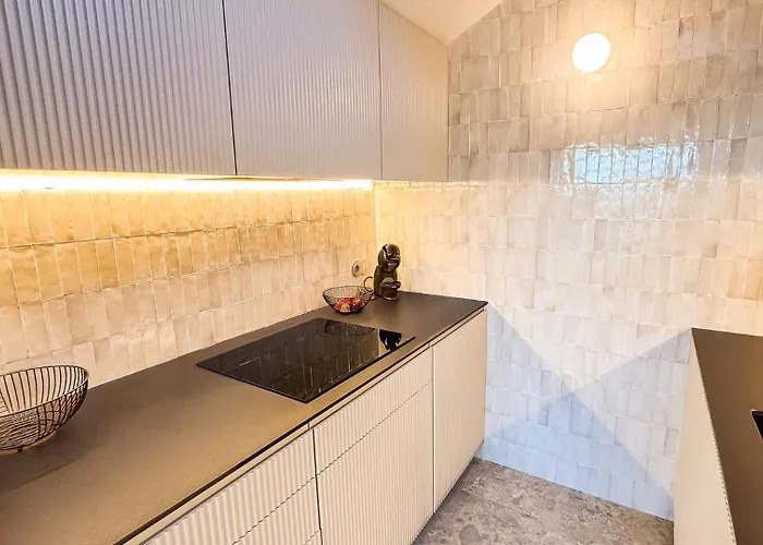 Unique Sunny Penthouse W/ Ac In The City's Heart *