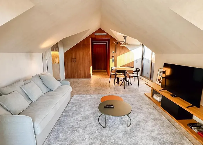 Unique Sunny Penthouse W/ Ac In The City's Heart Apartmán