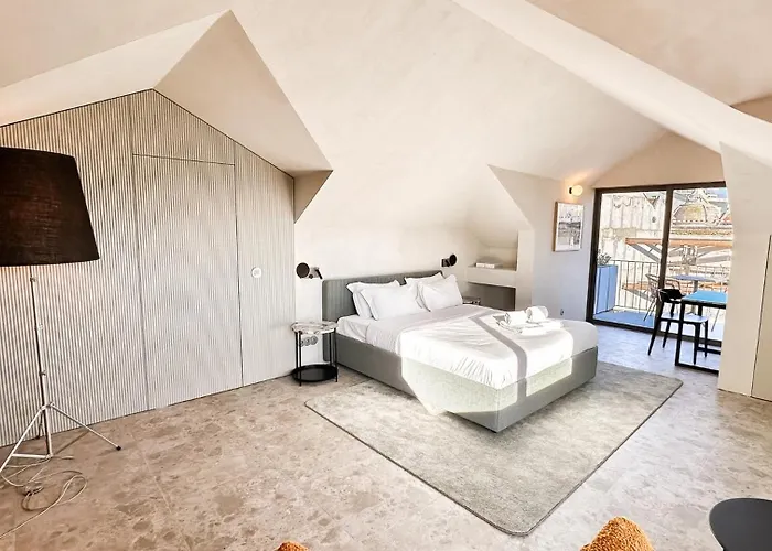 Unique Sunny Penthouse W/ Ac In The City's Heart 아파트