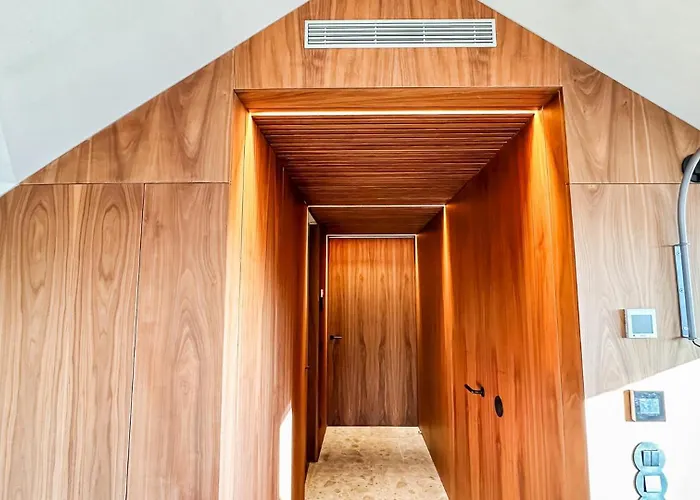 Unique Sunny Penthouse W/ Ac In The City's Heart 아파트 *