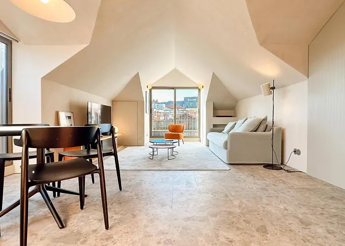 Unique Sunny Penthouse W/ Ac In The City's Heart