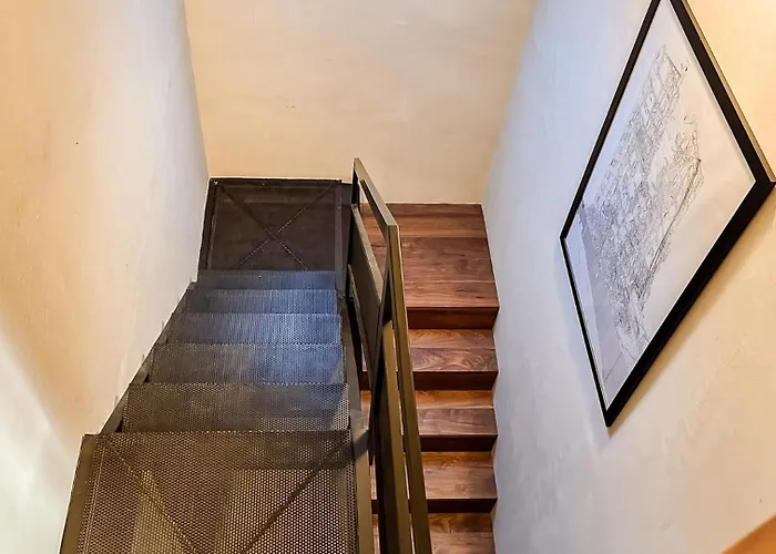 Unique Sunny Penthouse W/ Ac In The City's Heart