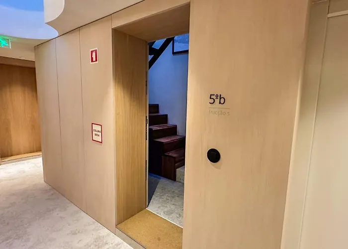 Unique Sunny Penthouse W/ Ac In The City's Heart 아파트