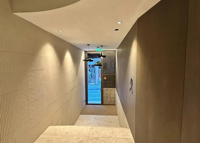 Unique Sunny Penthouse W/ Ac In The City's Heart 아파트