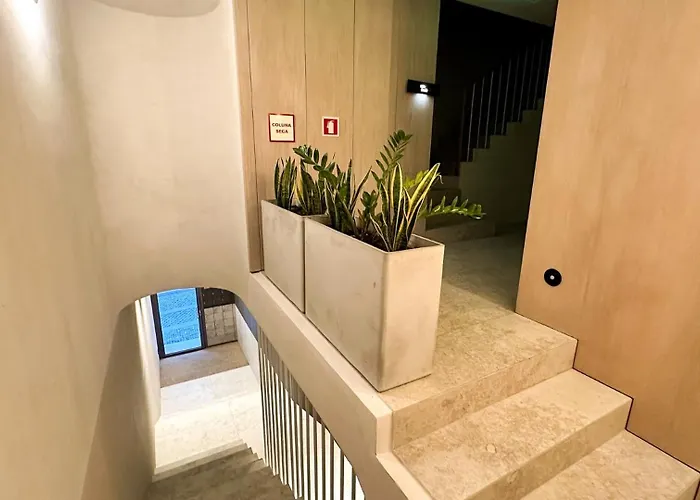 Unique Sunny Penthouse W/ Ac In The City's Heart 아파트