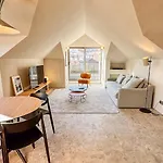 Unique Sunny Penthouse W/ Ac In The City's Heart 아파트 포르투