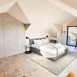 Unique Sunny Penthouse W/ Ac In The City's Heart 아파트