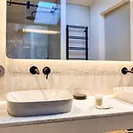 아파트 Unique Sunny Penthouse W/ Ac In The City's Heart *