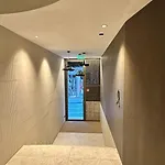 Unique Sunny Penthouse W/ Ac In The City's Heart 아파트