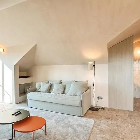 Unique Sunny Penthouse W/ Ac In The City's Heart *