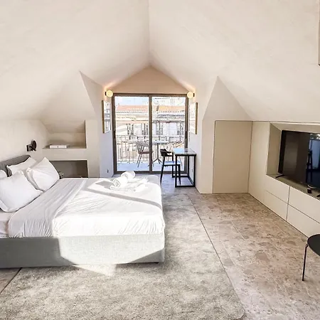 Daire Unique Sunny Penthouse W/ Ac In The City's Heart