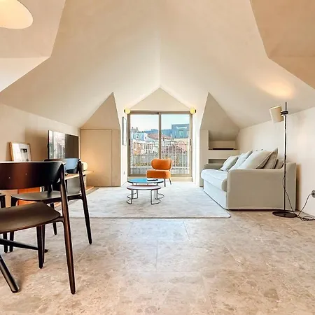 Unique Sunny Penthouse W/ Ac In The City's Heart