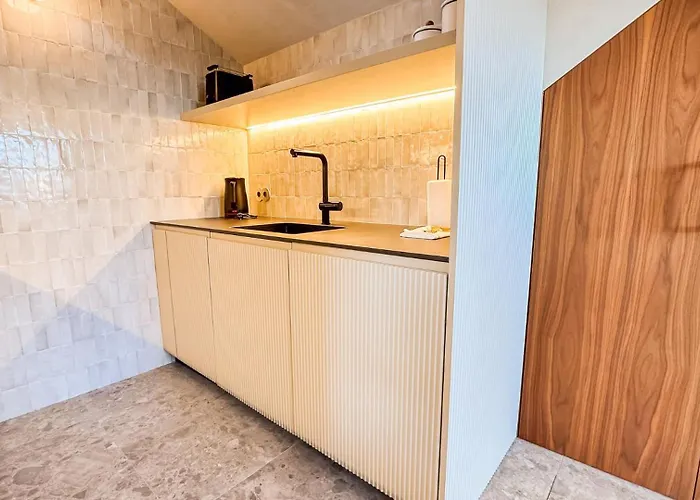 Unique Sunny Penthouse W/ Ac In The City's Heart *