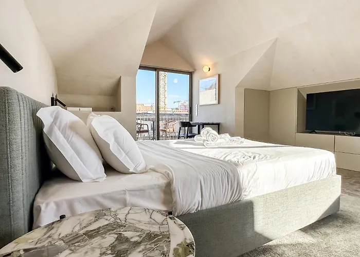 Unique Sunny Penthouse W/ Ac In The City's Heart Lejlighed