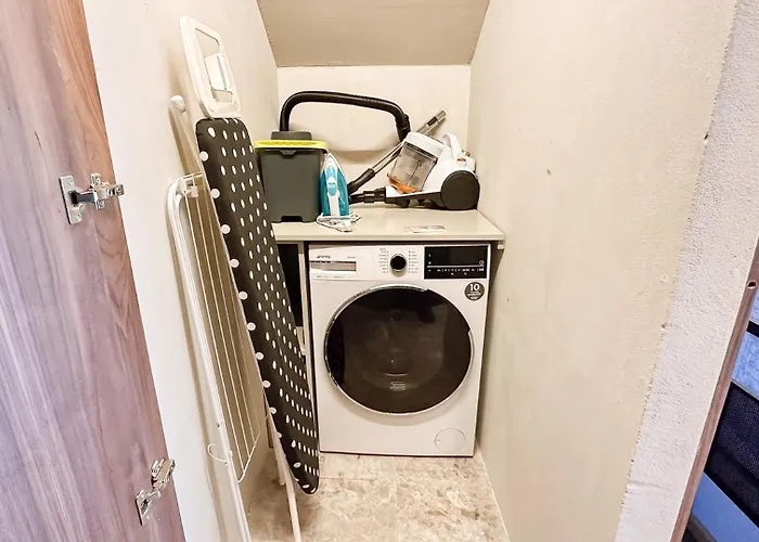 Unique Sunny Penthouse W/ Ac In The City's Heart