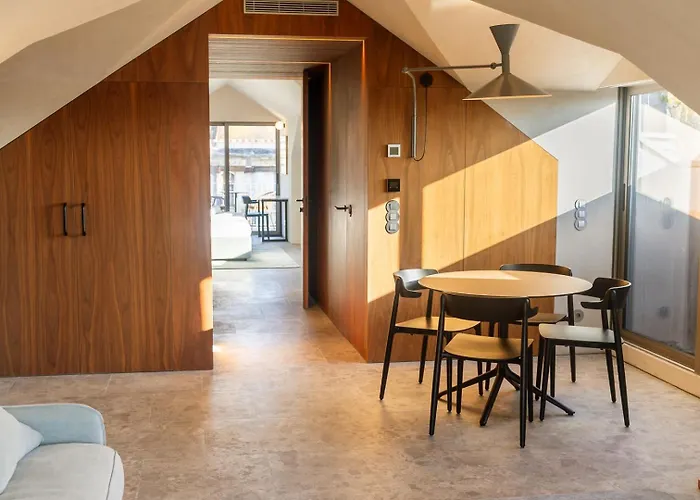 Unique Sunny Penthouse W/ Ac In The City's Heart *